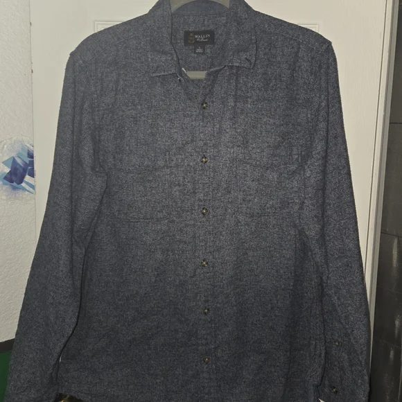 Stylish Blue Button-Down Shirt for Men, Size Large - Picture 6 of 7